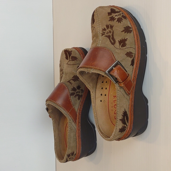 Klogs Austin Taupe Suede Tapestry Embroidered Clog - Picture 6 of 13